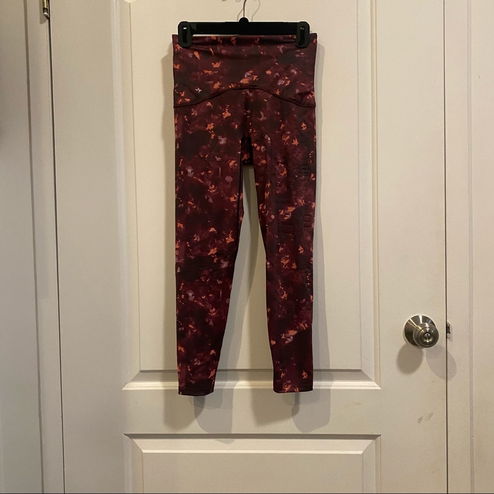 Spanx Active Booty Boost Leggings in Wine Tie Dye - Picture 2 of 3